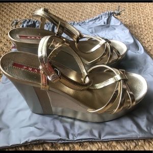 PRADA GOLD PLATFORM SANDALS. SIZE 37.5.